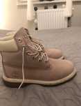 Różowe buty timberland