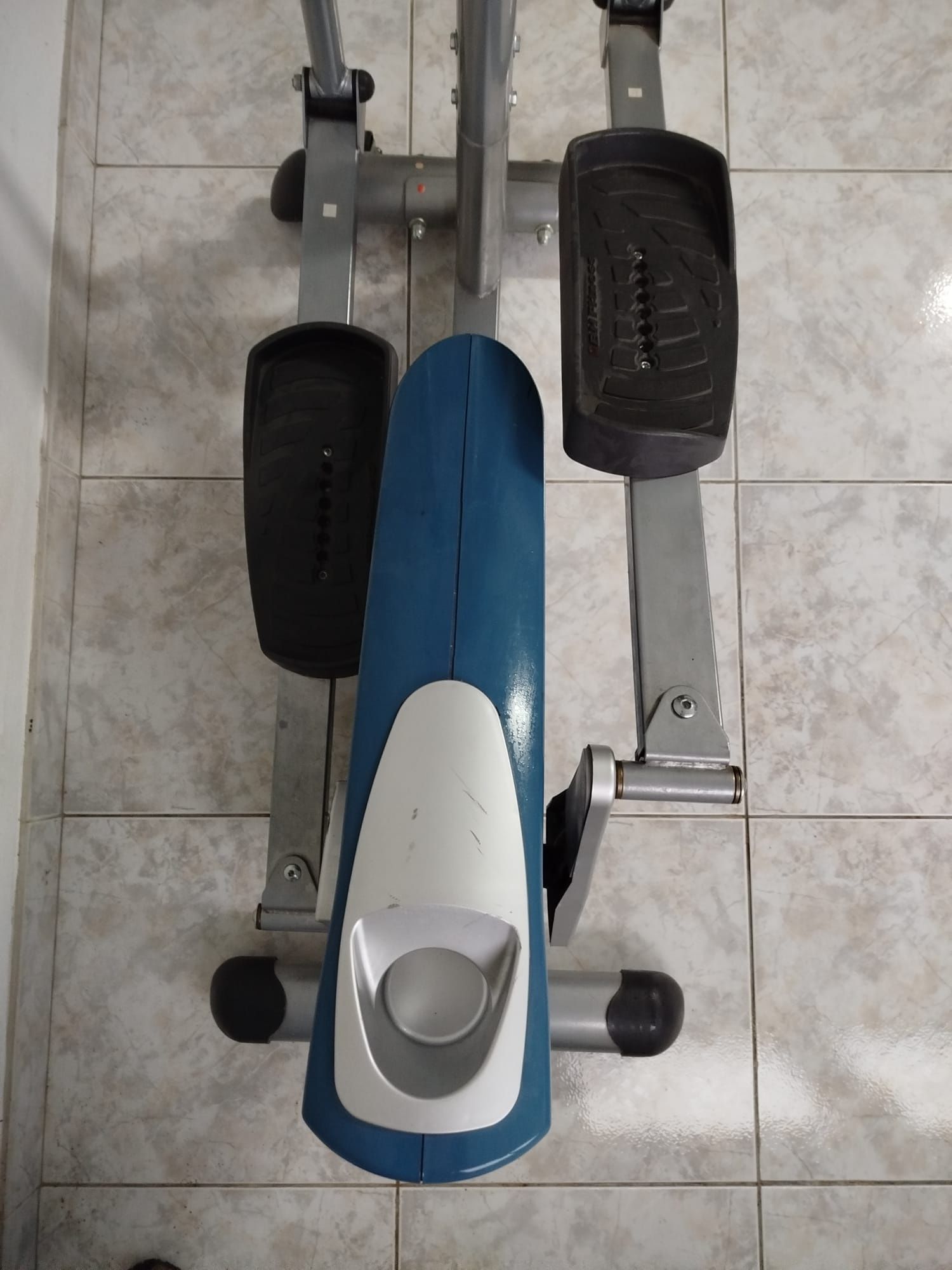 Bicicleta elíptica usada poucas vezes
