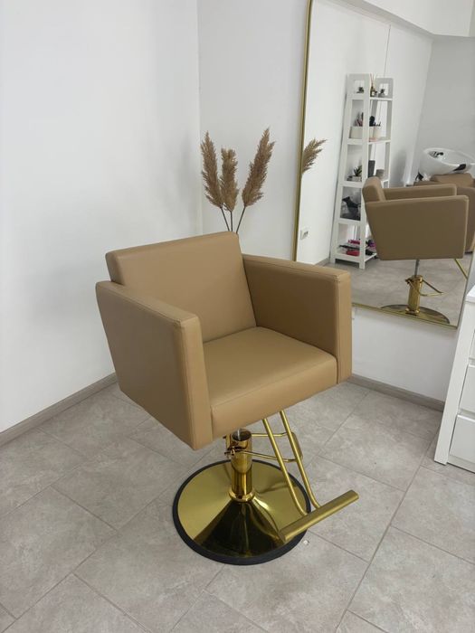 Мебель для салона. Крісло перукпрське, дзеркало