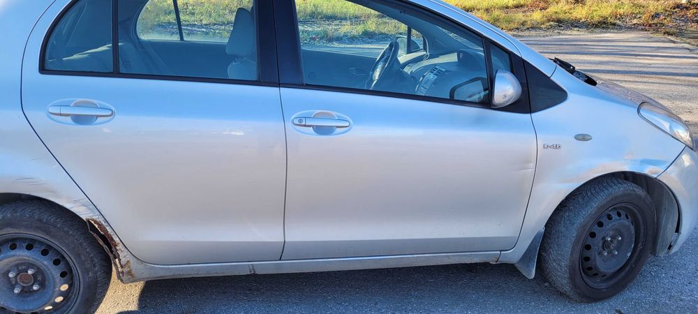 Lampa błotnik zderzak Yaris 2  Części