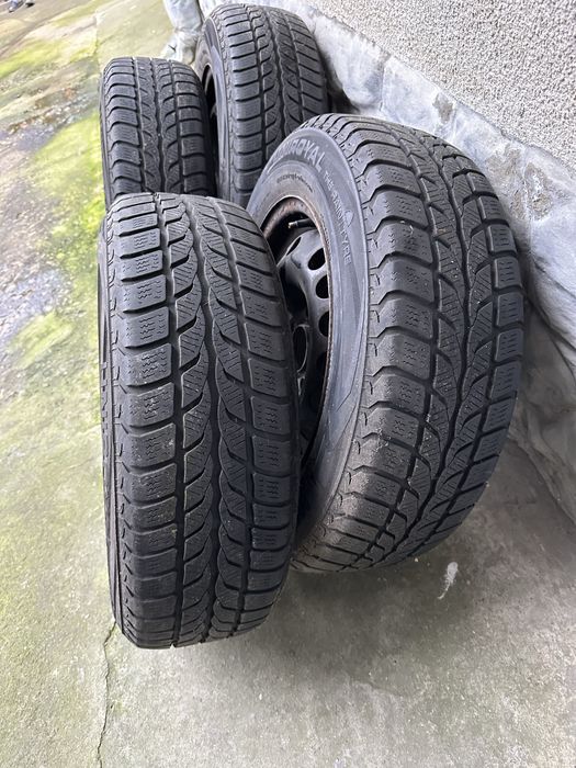 Зимня резина  з дисками 195 65 15  uniroyal