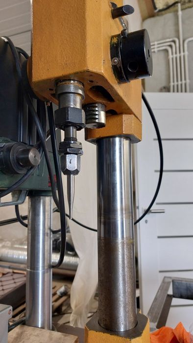 Prasa pneumatyczna  2t z młotem udarowym.