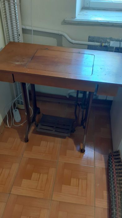 Швейная машинка ножной привод