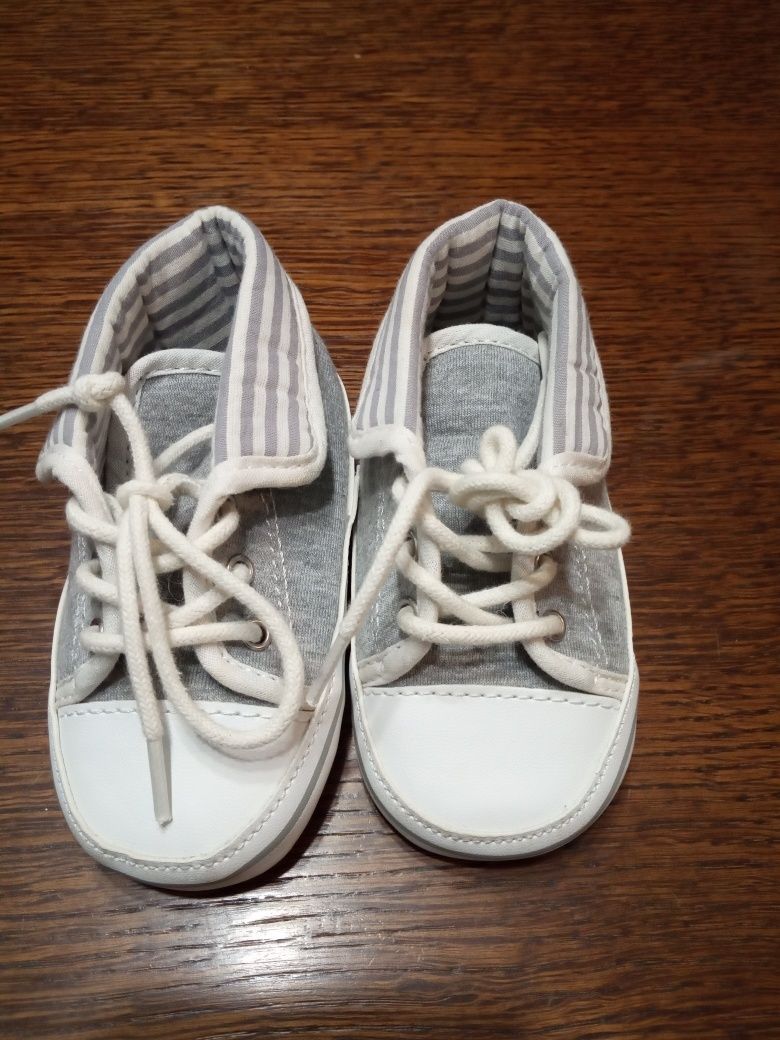 Buty Benetton, kapcie