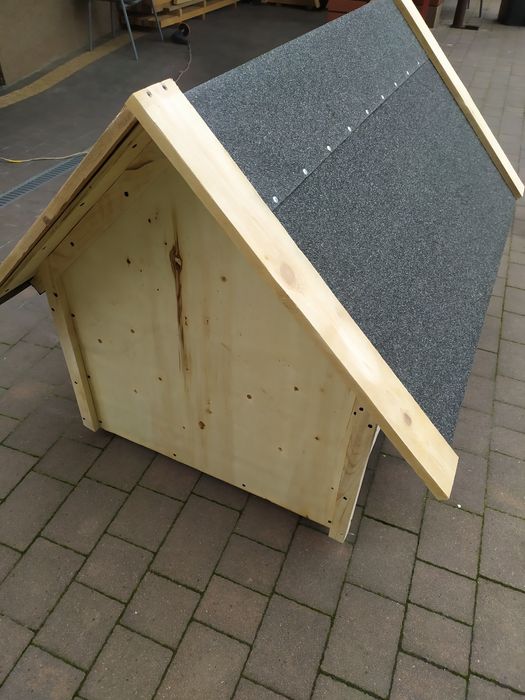 Buda dla psa, ocieplona .