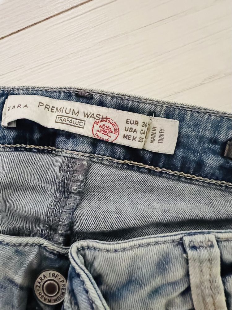 Rurki jeansowe ZARA jasny jeans z łatami 36
