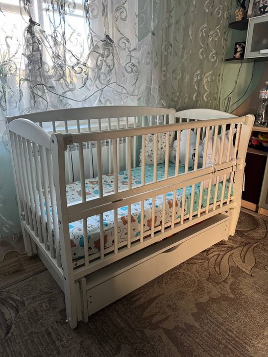 Продам дитяче ліжечко з матрацом