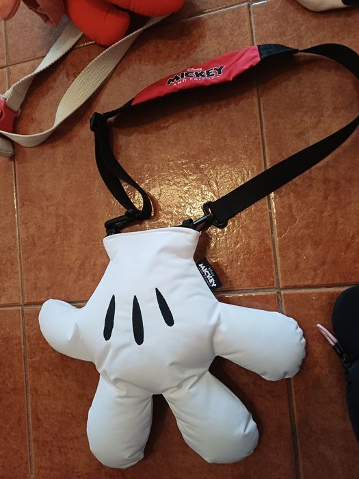 4 malas de menina tema disney da zara