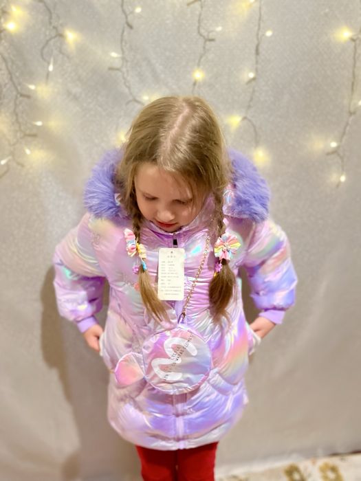 Зимова фіолетова куртка з сумочкою для дівчинки.