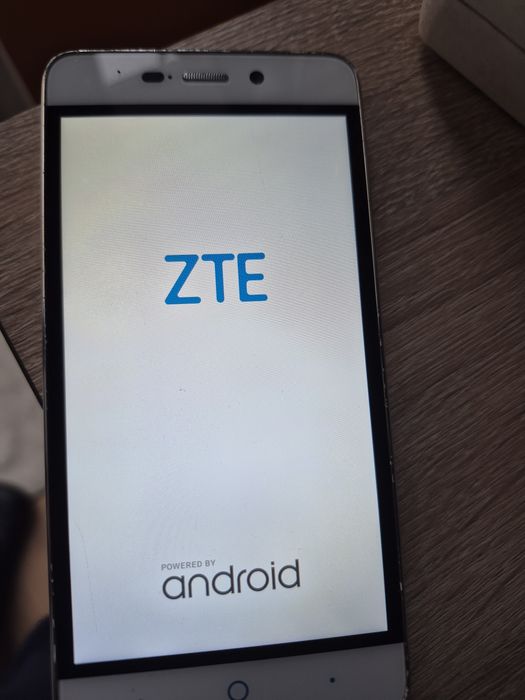 Telefon ZTE stan