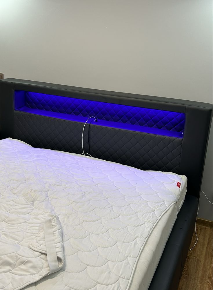 Łóżko tapicerowane 160x200 LED
