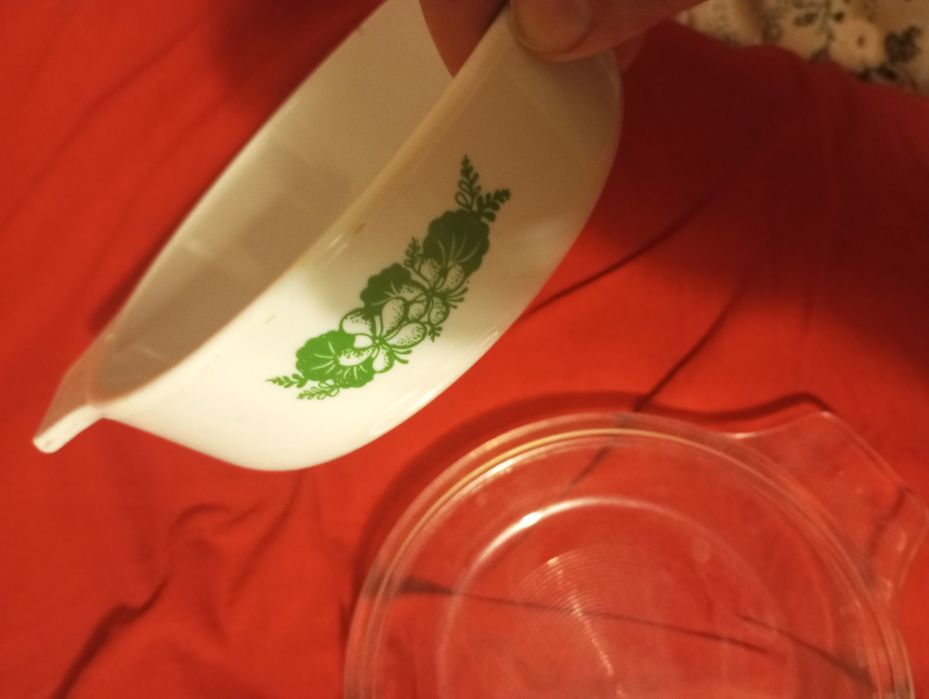 Кастрюля огнеупорная с крышкой салатница 0.7л СССР