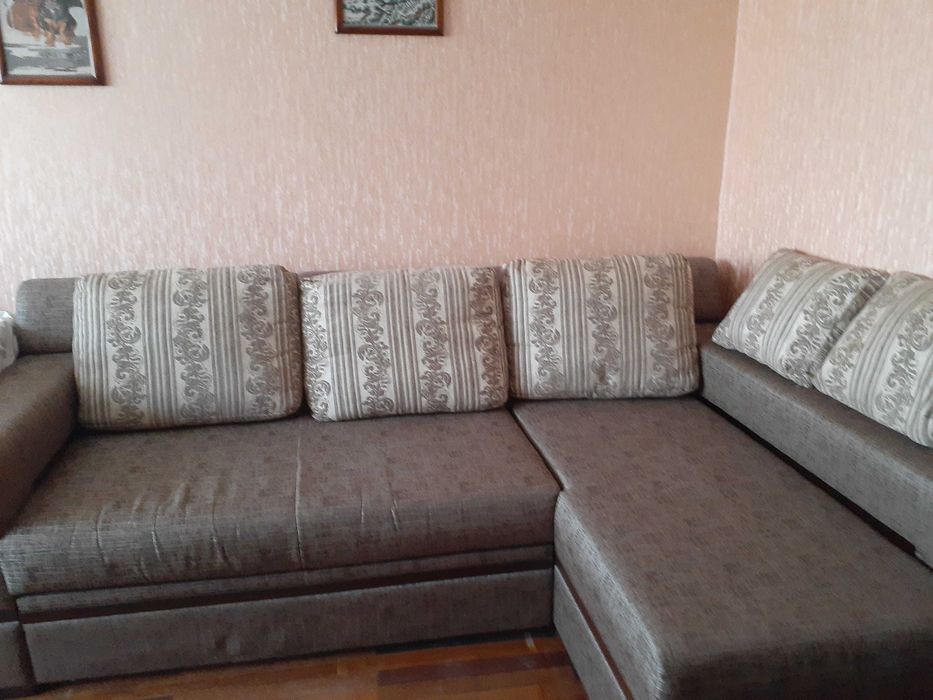 Продам угловой диван в отличном состоянии.