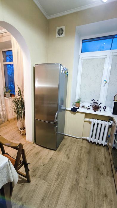 Продам 2-кімнатну квартиру у центральній частині міста!