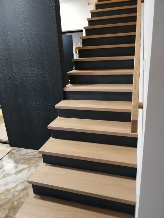 Schody, stopnie drewniane. Producent