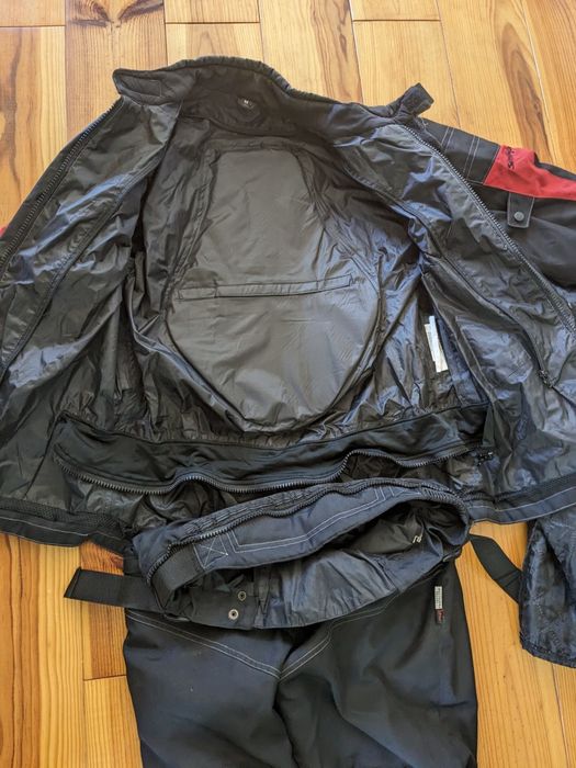 Fato mota com proteções