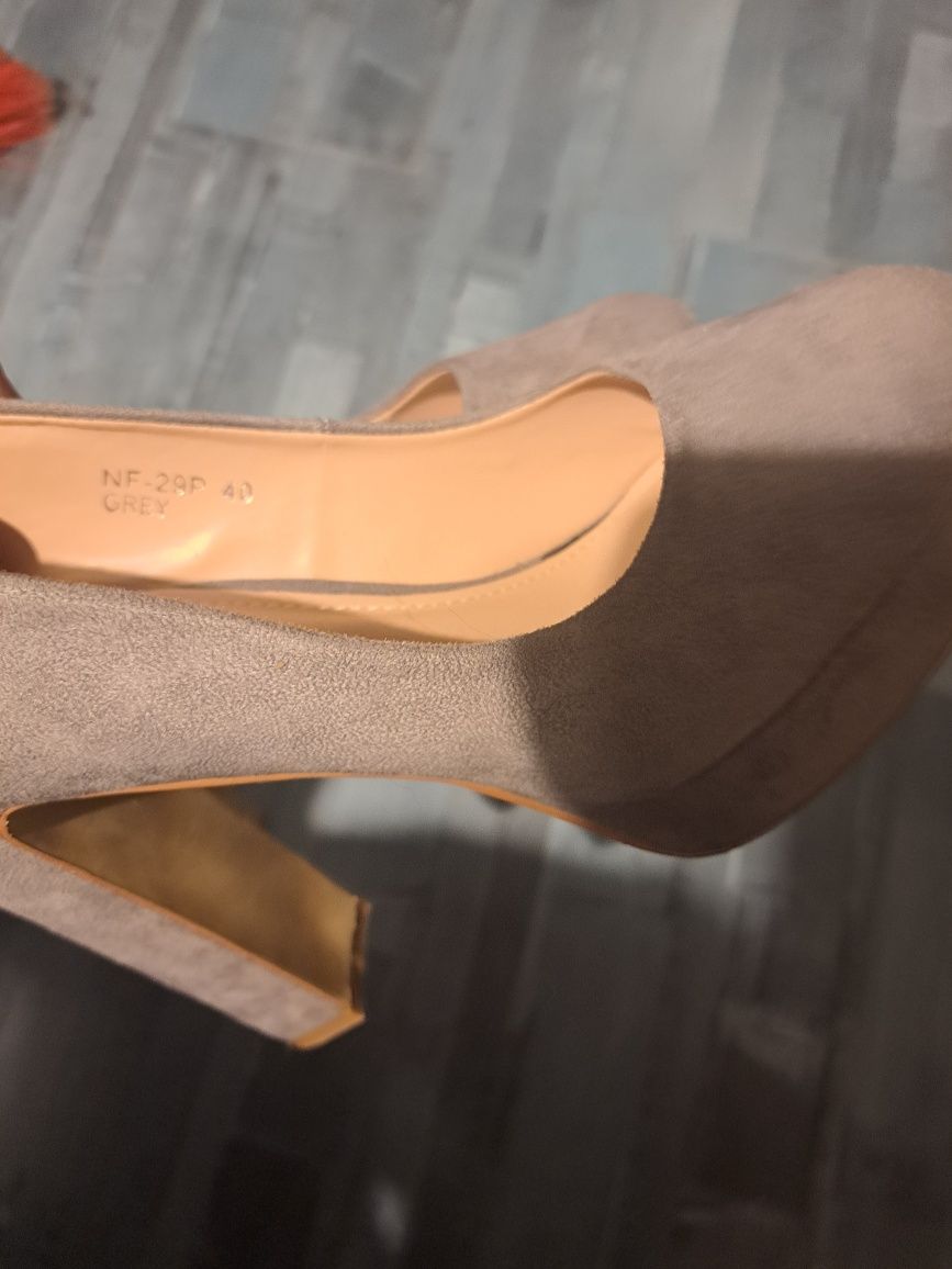 Sprzedam buty rozmiar 40 nowe