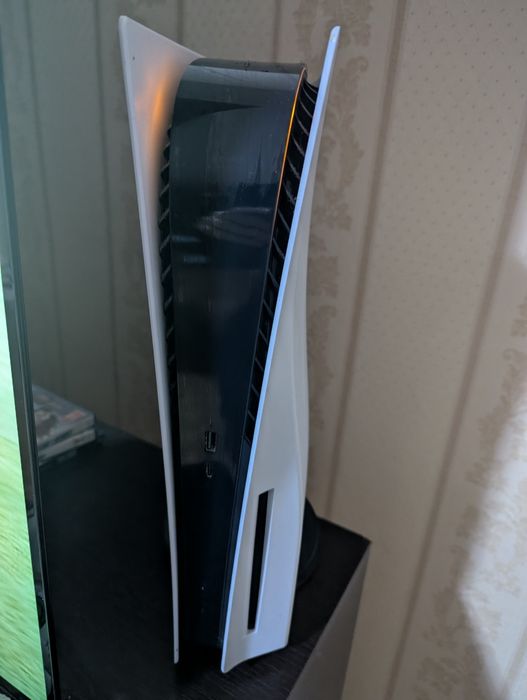 PlayStation 5 z napędem +3 gry