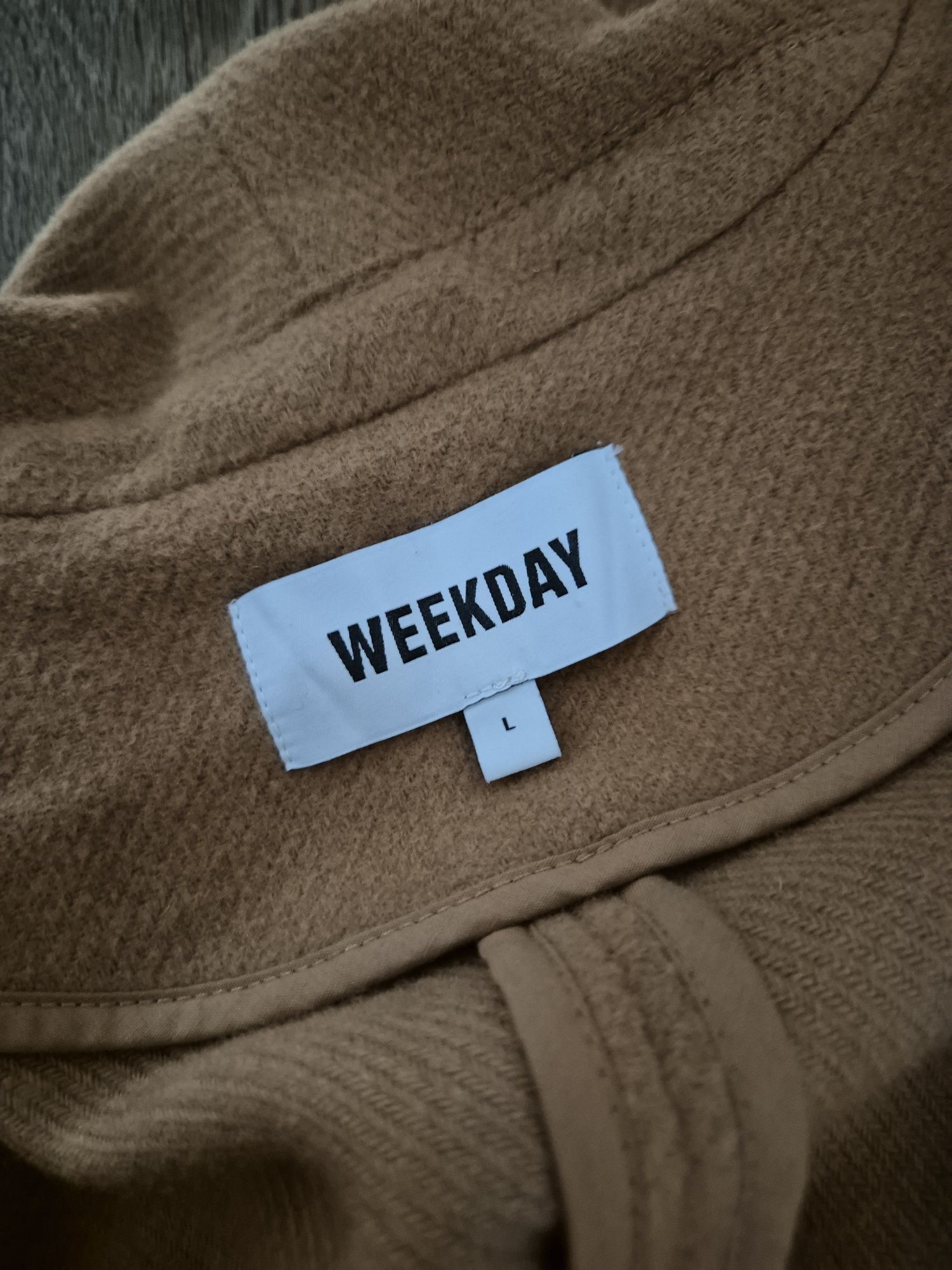 Weekday L 40 płaszcz sweterek brązowy oversize modny długi palto kardi