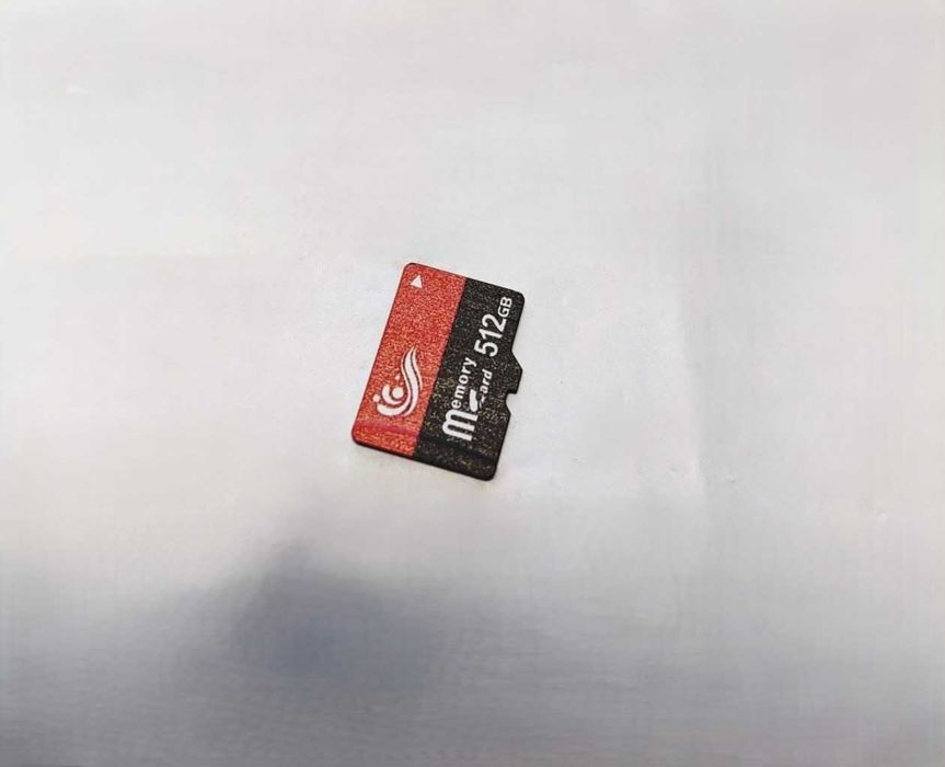 карта пам'яті microSD об'ємом 512 ГБ