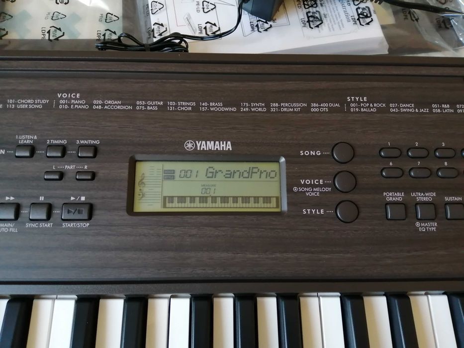Yamaha PSR E360 Teclado Portátil Novo