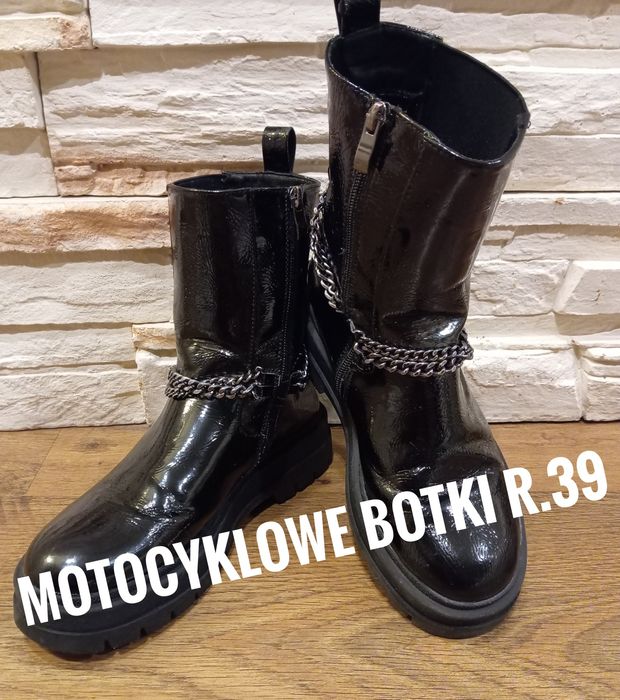 Czarne botki lakierowane z łańcuchami  r. 39  C.P.Ł.