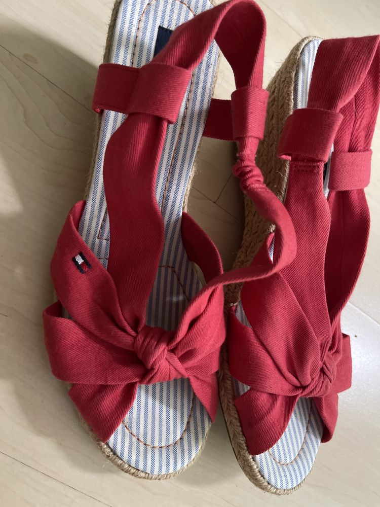Tommy Hilfiger espadryle na koturnie 41 na platformie czerwone