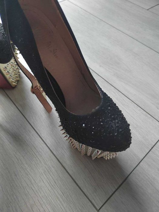 Туфли на высоком каблуке с шипами, 36 р.