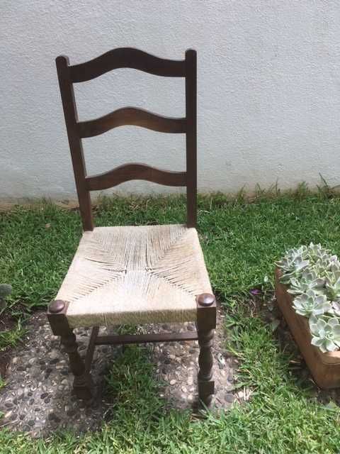 Cadeira com assento corda