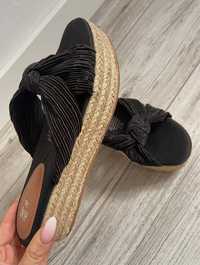 Nowe klapki nq platformie espadryle H&M