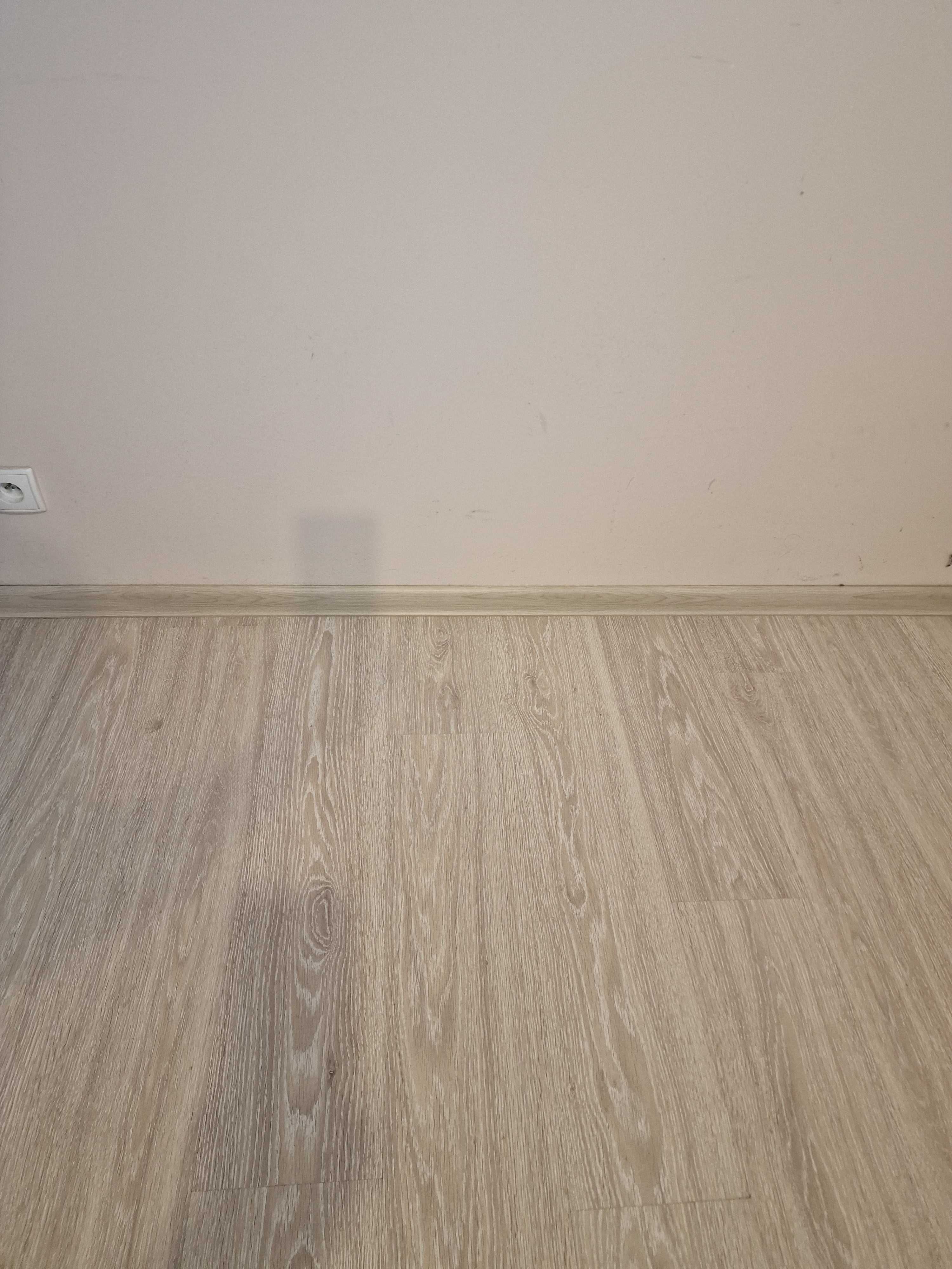 22,03 m2 - Podłoga laminowana, GRATIS listwy i podkład