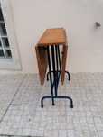 Mesa de cozinha com estrutura de ferro