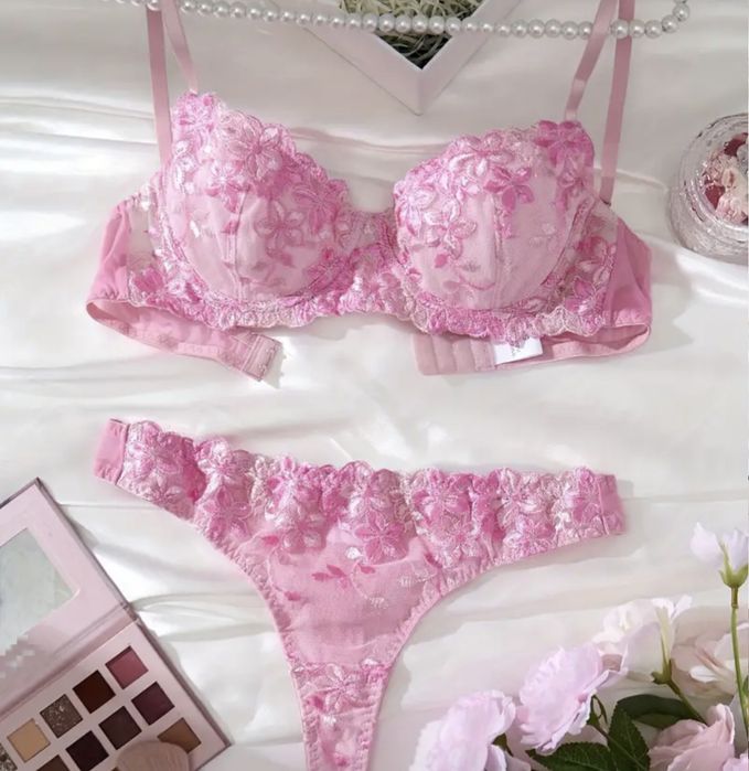 Женское белье, розового цвета