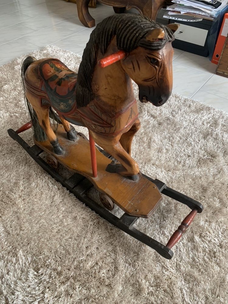 Cavalo de baloiço brinquedo de criança ano de 1920