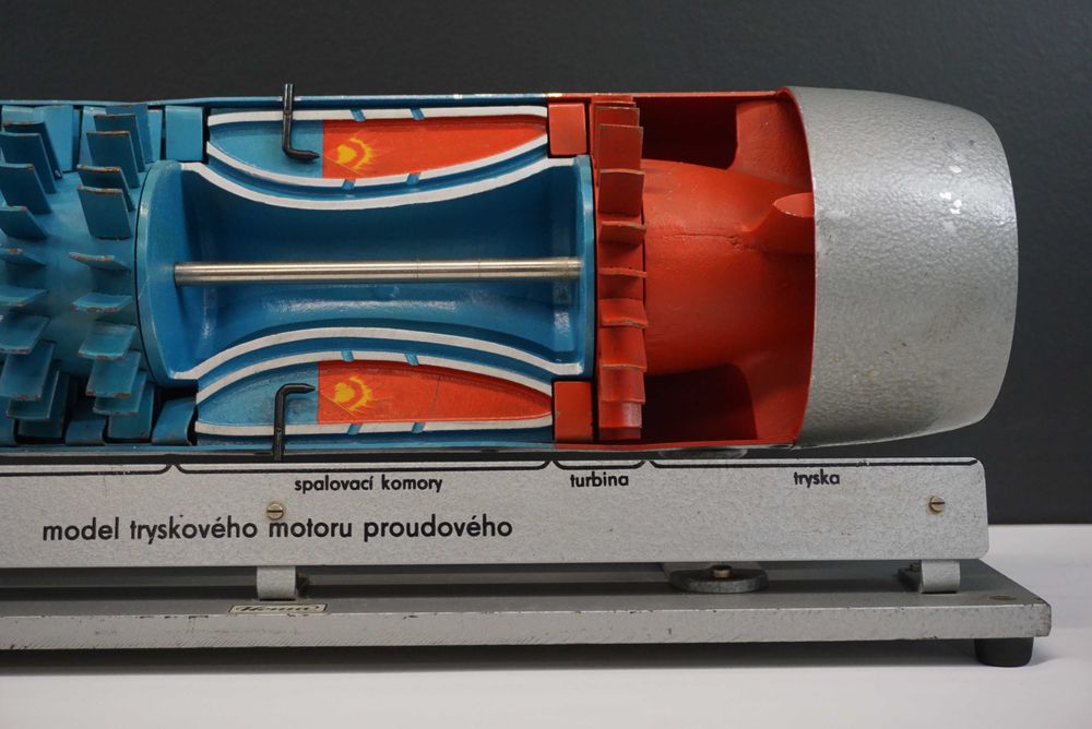 Model pomoc naukowa silnik turboodrzutowy odrzutowy PRL samolot
