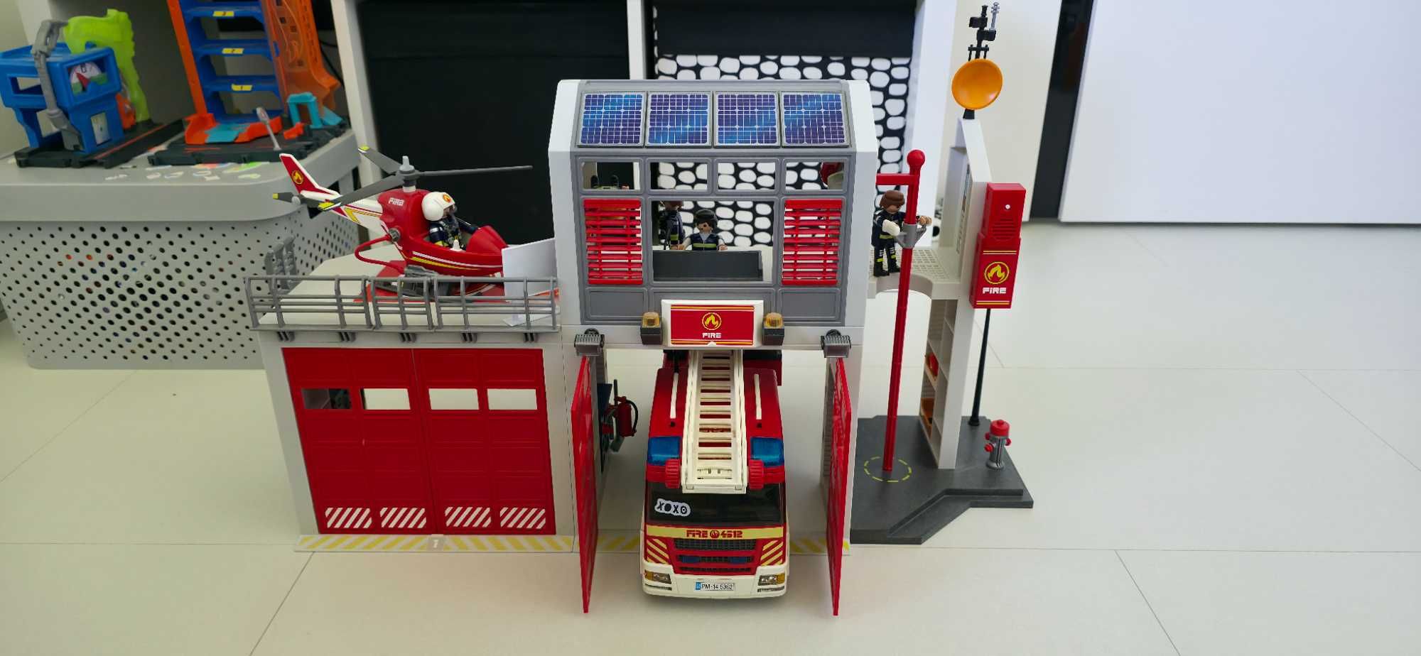 PLAYMOBIL CITY ACTION Duża Remiza Strażacka + Samochód Strażacki