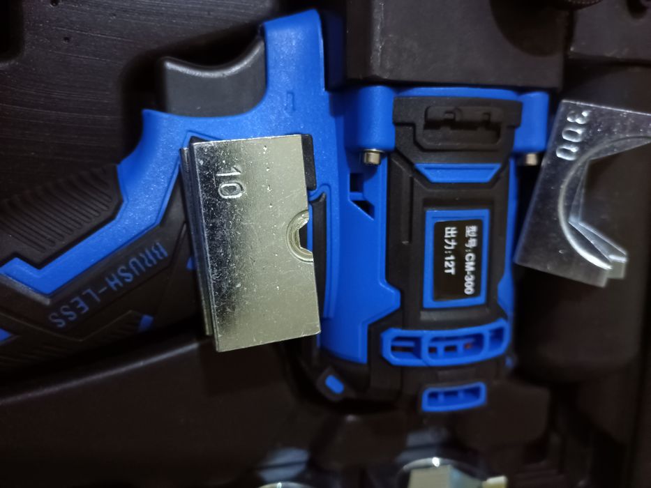 Інструмент гідравлічний прес для обтиску клем CM300