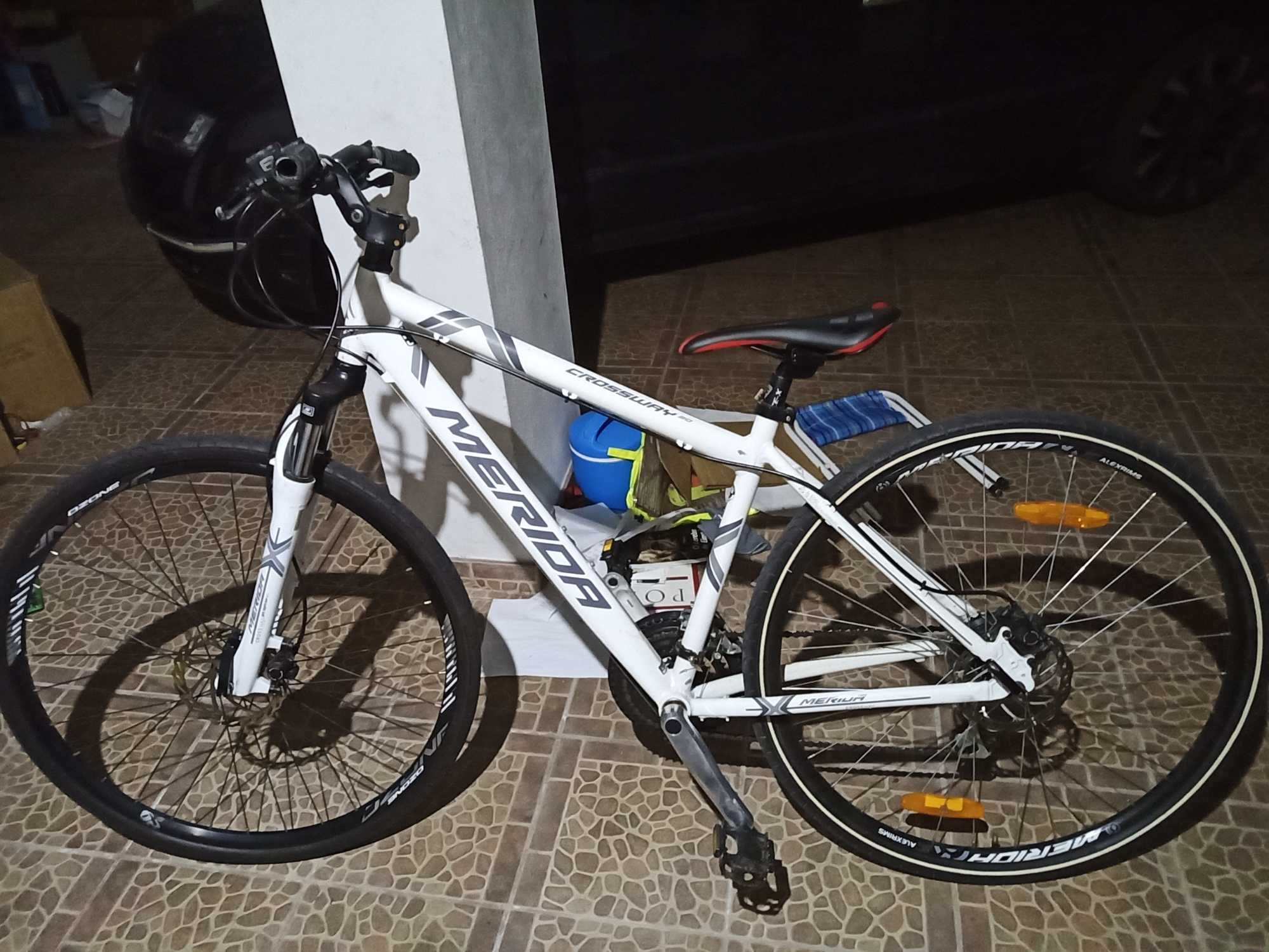 Bicicleta como nova MERIDA Pneus estrada 29 travões disco a óleo