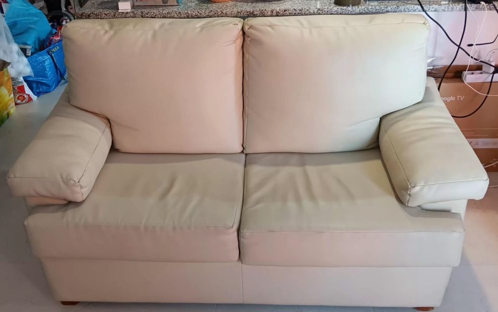 Sofá-cama  pele sintética,  2 lugares IMPECAVEL