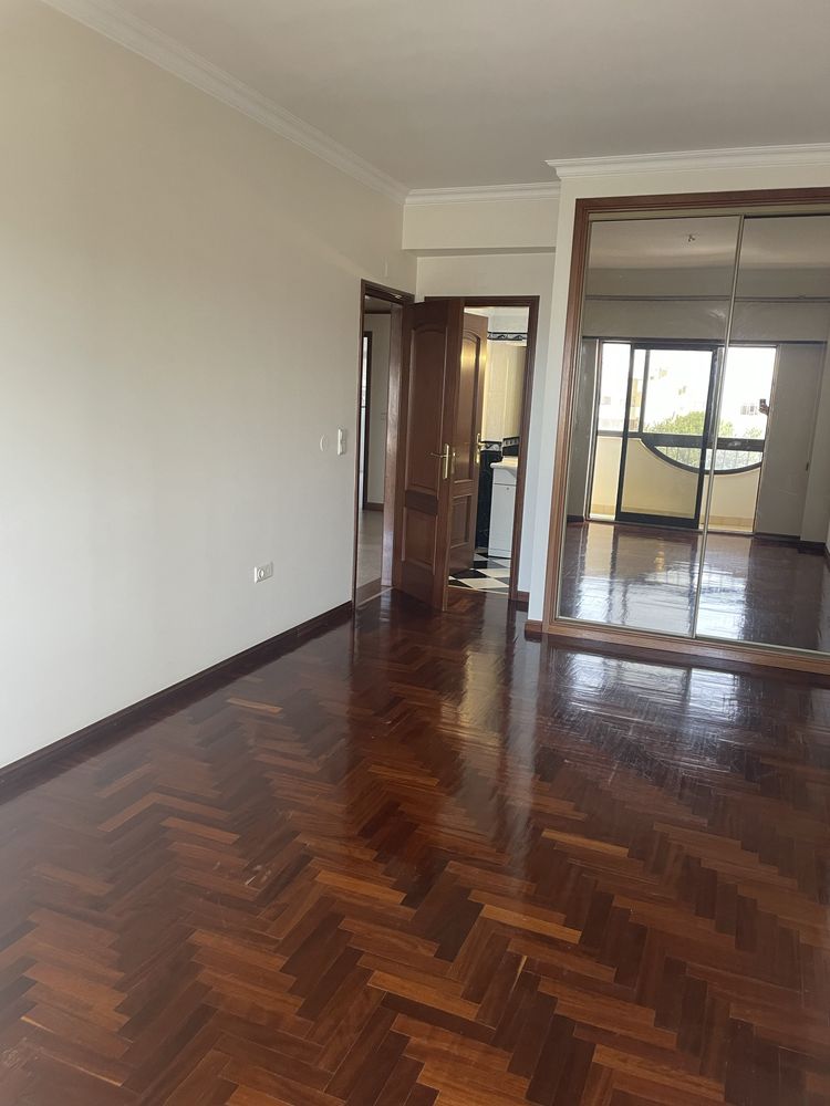 Arrendamento de apartamento t2 na rua José Isidro dos Santos