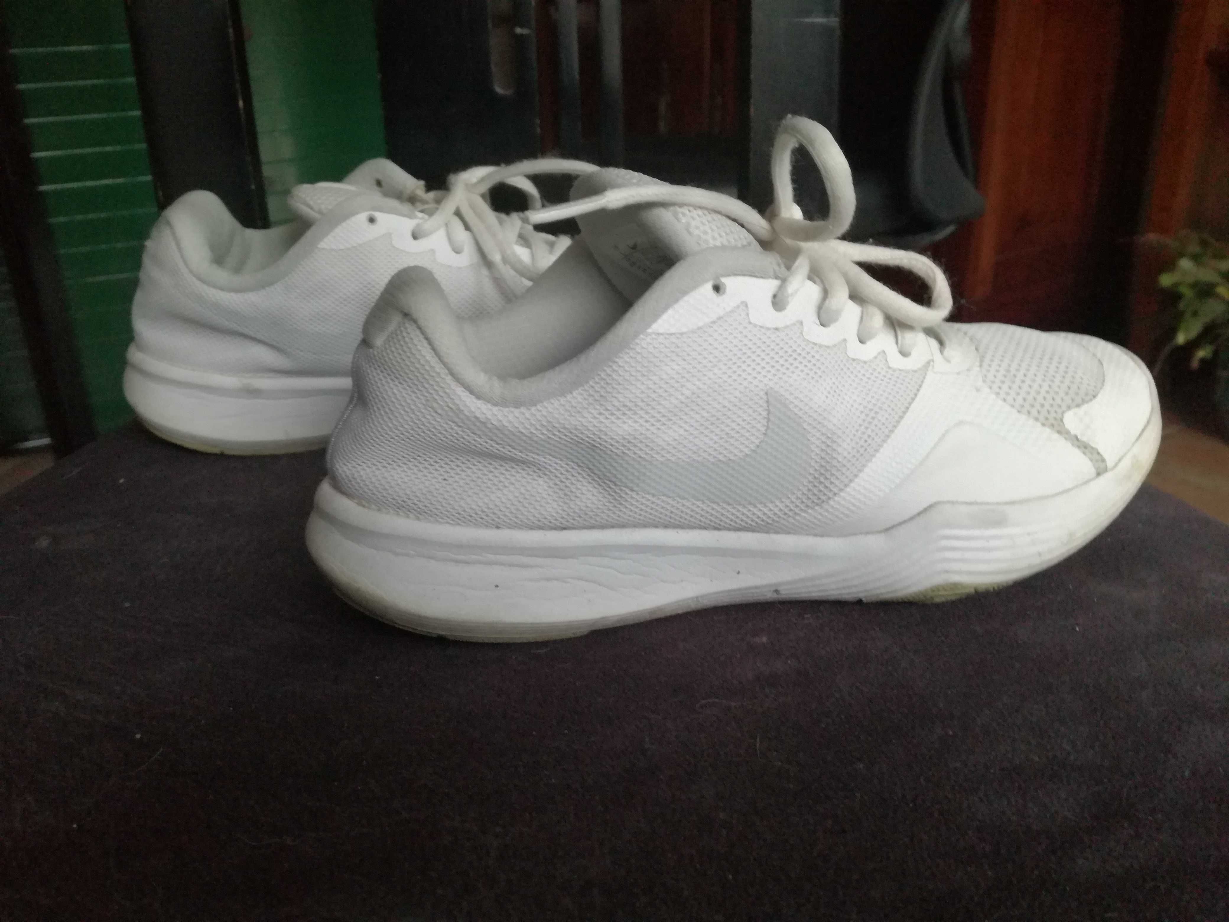 Tênis sapatilhas com atacadores brancas Nike