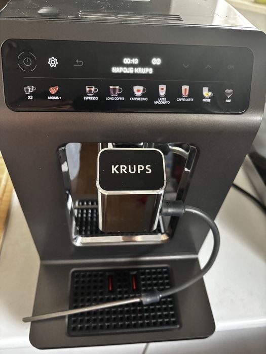 Krups EA895e10/70a - cisnieniowy ekspres automatyczny / kolorowy panel