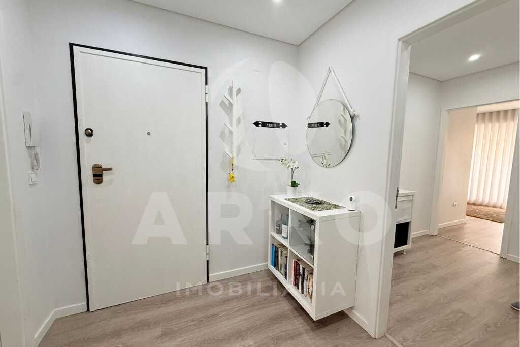 Apartamento T3 Totalmente Remodelado com Terraço em Gandra, Paredes
