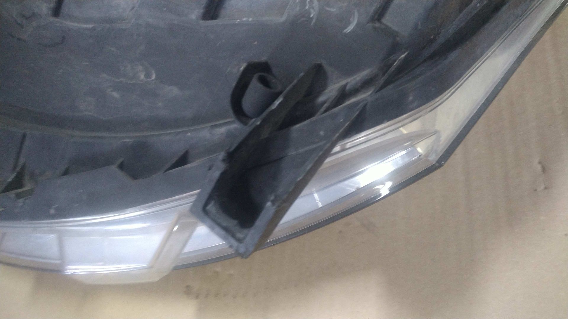 / Citroen C3 Picasso lampa prawa przednia EU
