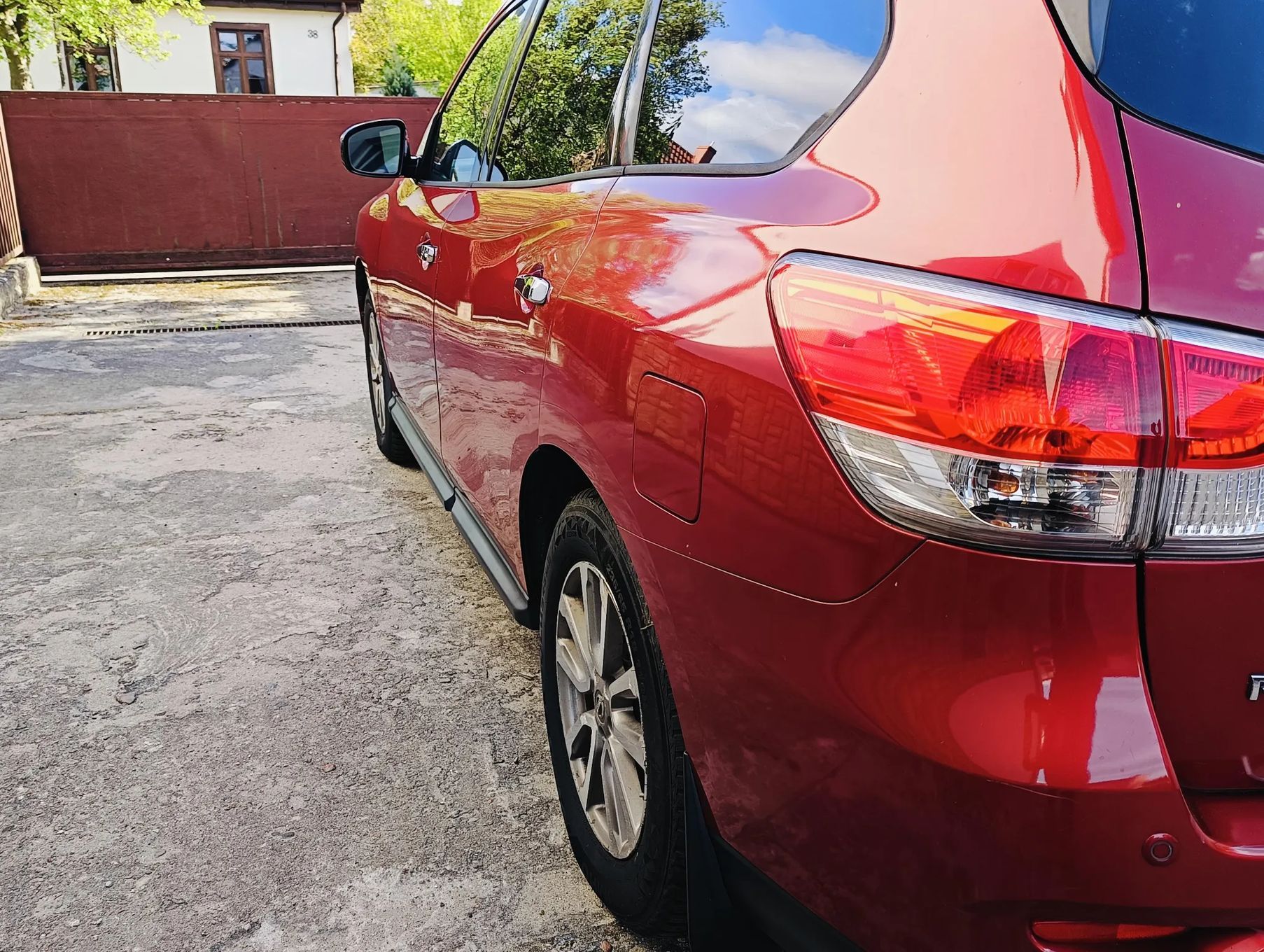 Nissan Pathfinder Nissan Pathfinder 3,5 V6 benzyna 2014r 7-osobowy