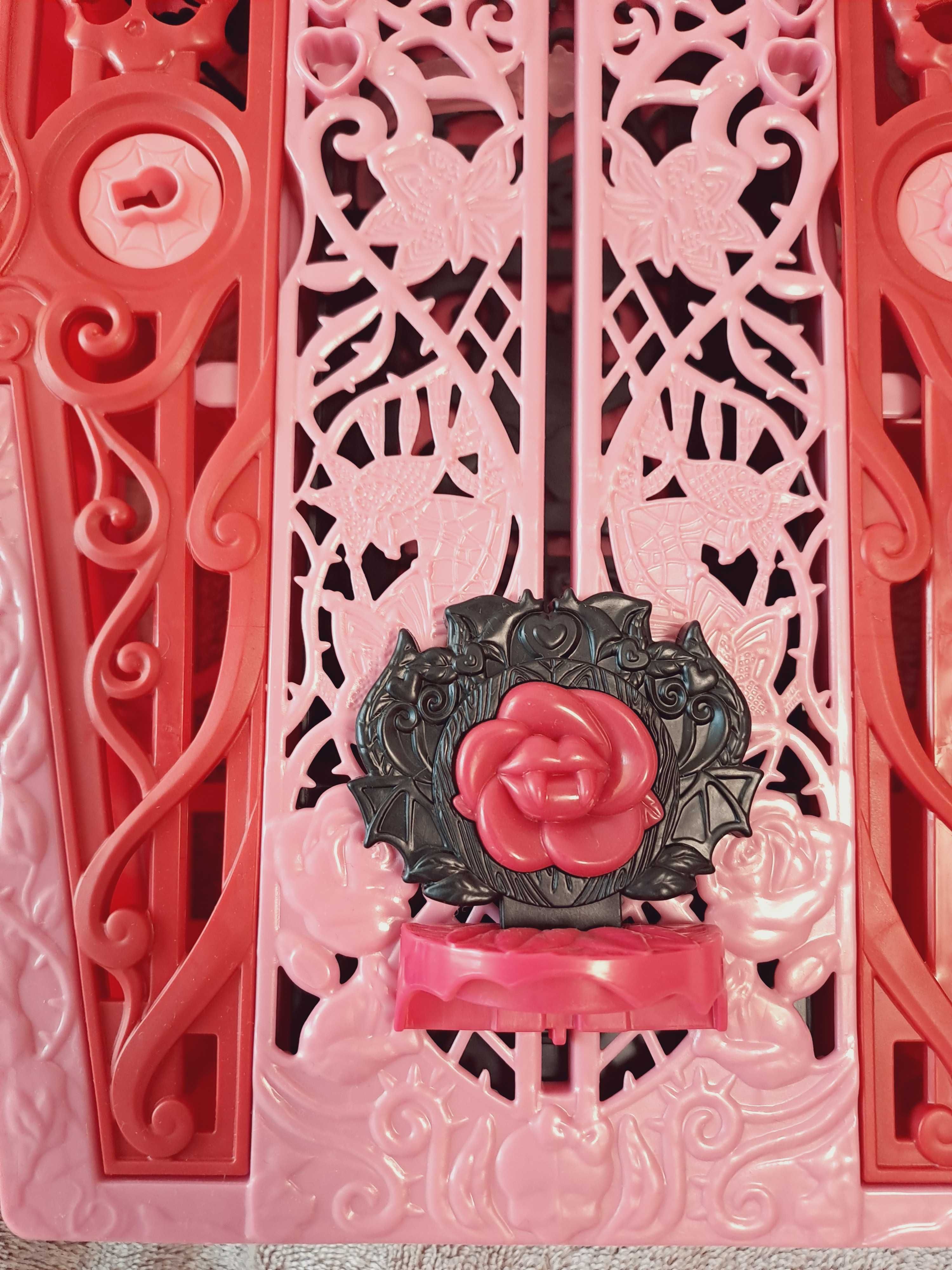 Коробка от Дракулауры Monster High Draculaura