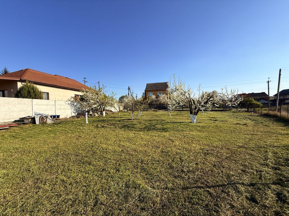 Продам участок у реки в элитном раене !!! ( С )