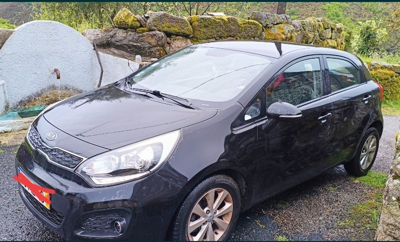Kia Rio 2011/11 - 130 mil km motor impecável