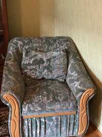 Продам м’які меблі - диван та крісла