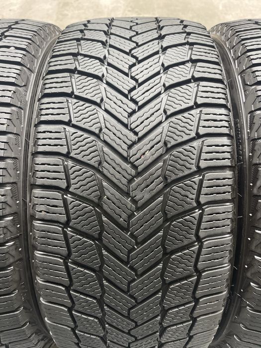 Шини зимові R19 235 40 Michelin X Ice Склад Осокорки RLX